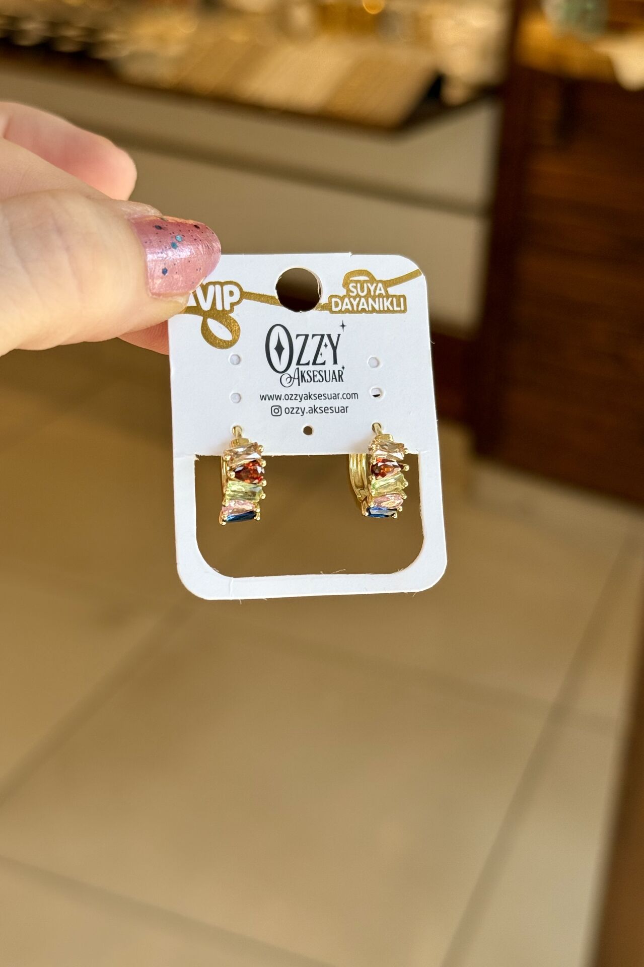 VIP Sıra Asimetrik Renkli Zirkon Taşlı Halka Küpe 14K