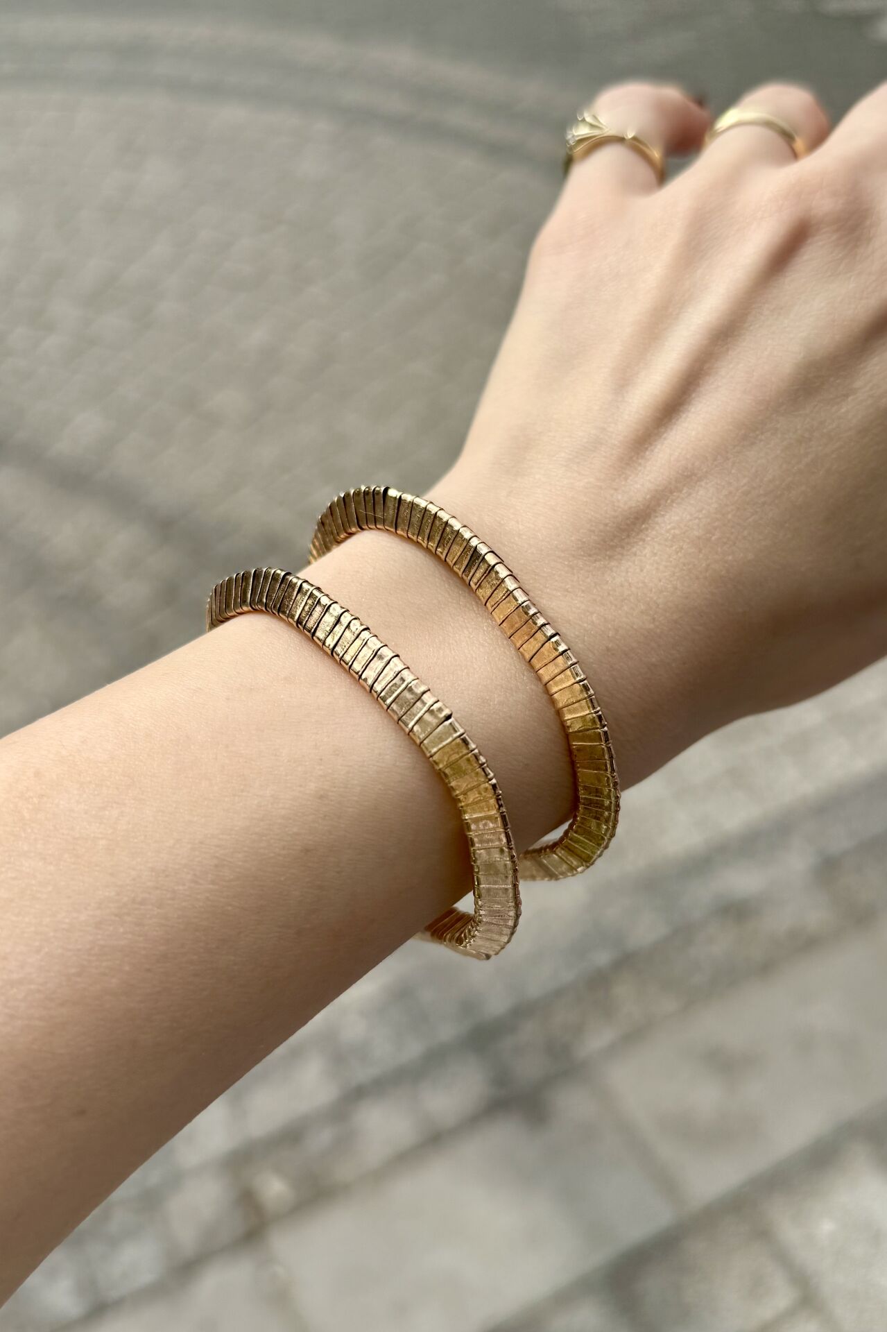 Marka Model Lastikli İkili Sıra Piramit Bileklik