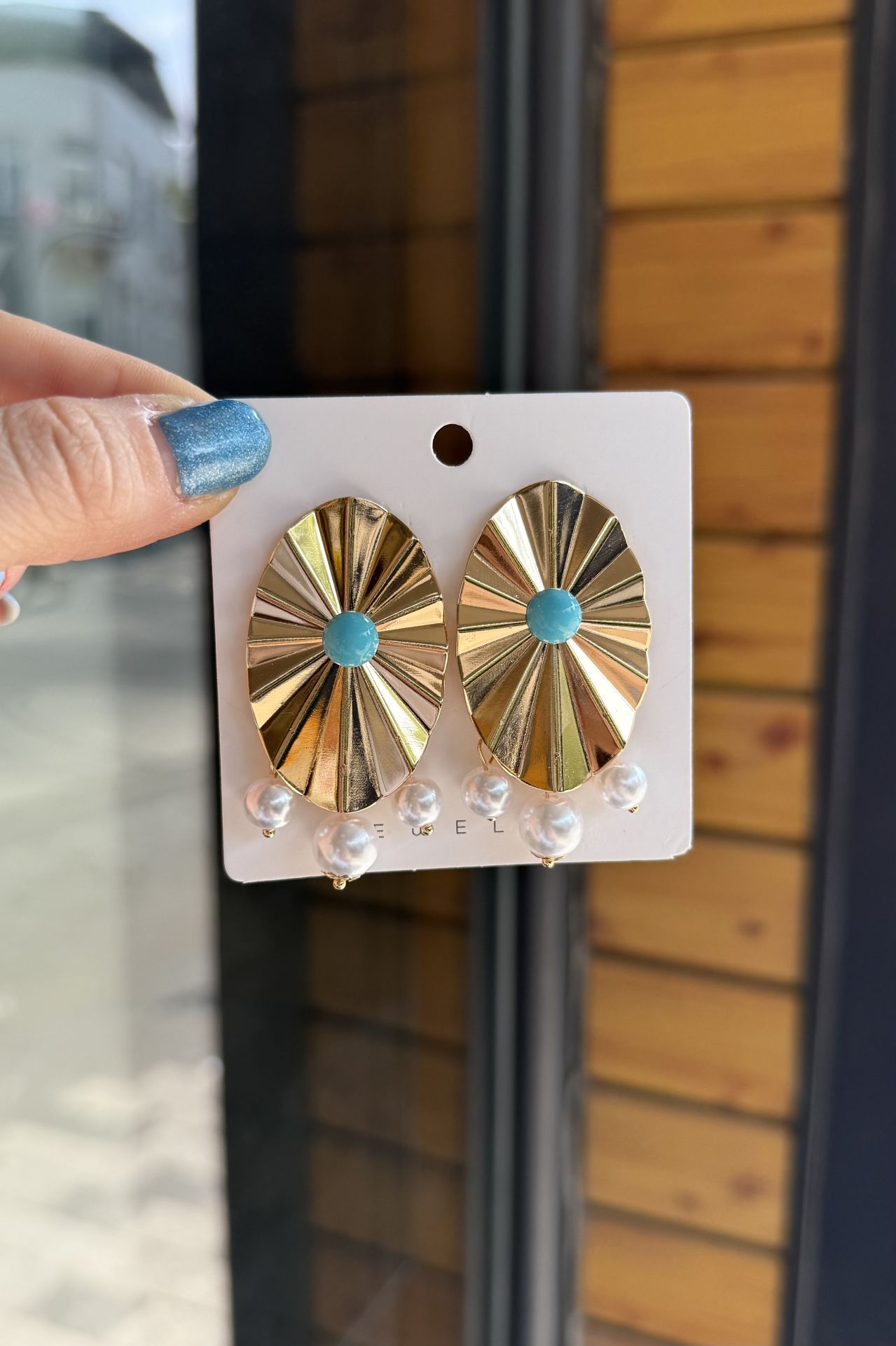 3 İncili Oval Plaka Küpe