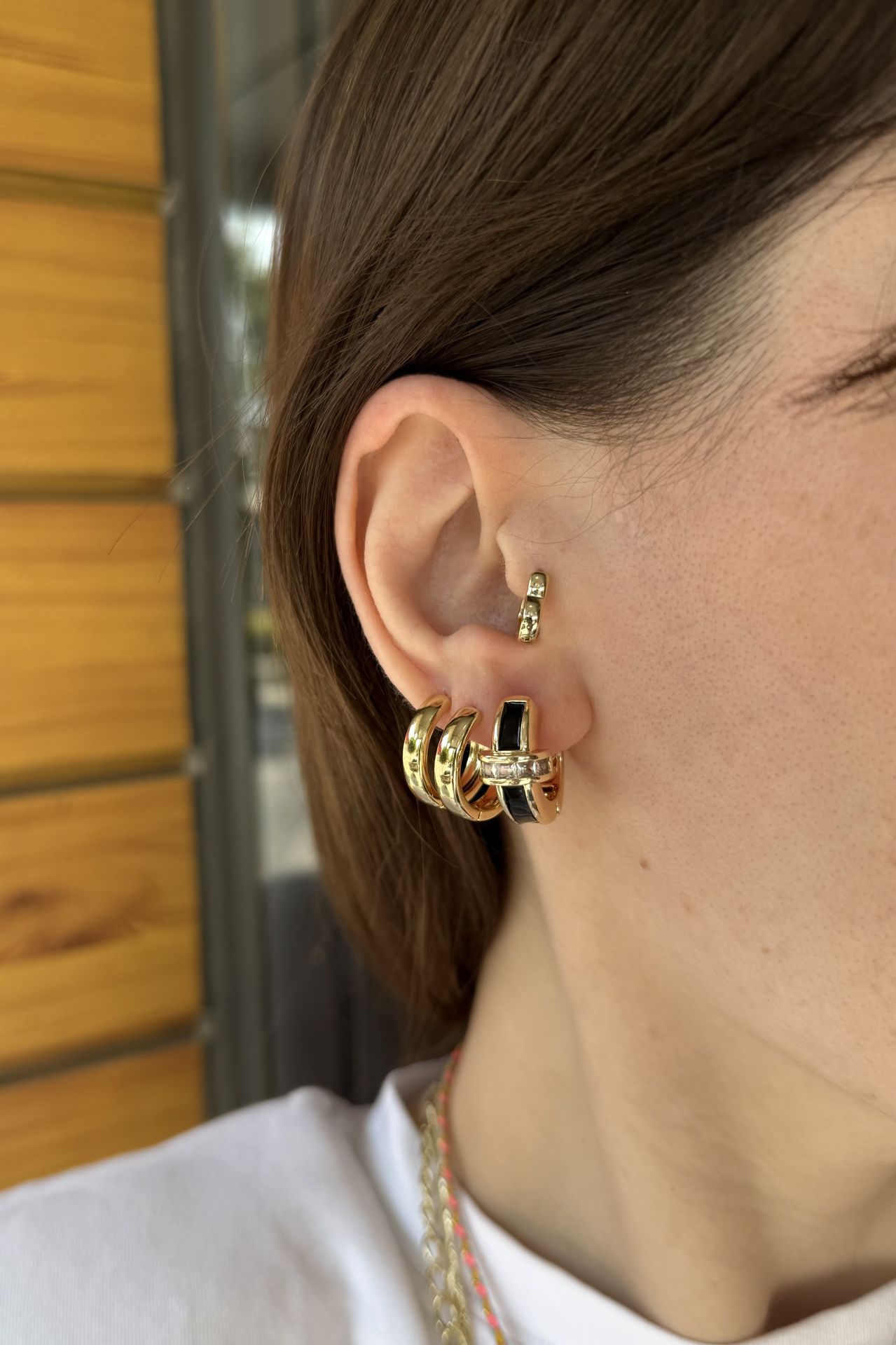 Sıra Taş Kemerli Mineli Halka Küpe Siyah Mine Beyaz Taş