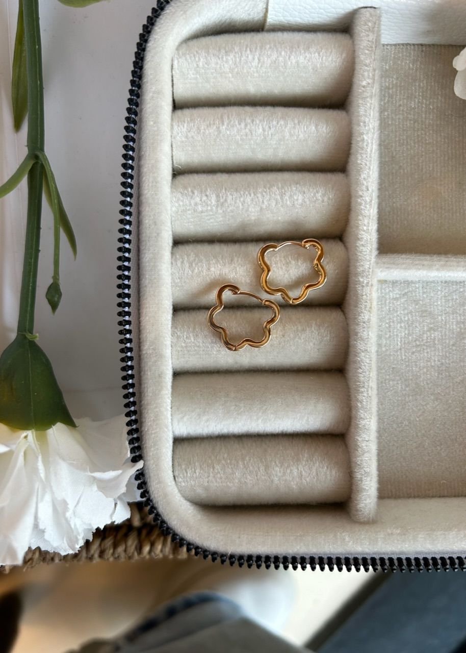 VIP Seri 5 Yapraklı Çiçek Model Halka Küpe