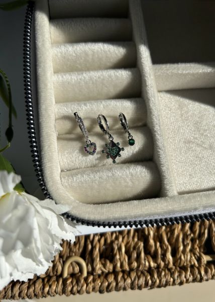 Yeşil Kalpli Karo Detay 3'lü Set Küpe Gümüş Renk