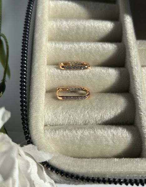 VIP Seri İç ve Dıştan Sıra Taşlı Oval Halka Küpe