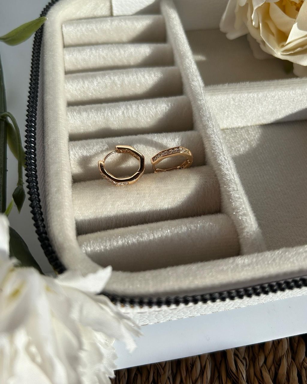 VIP Seri Tam Tur Sıra Taşlı 6 Gen Halka Küpe