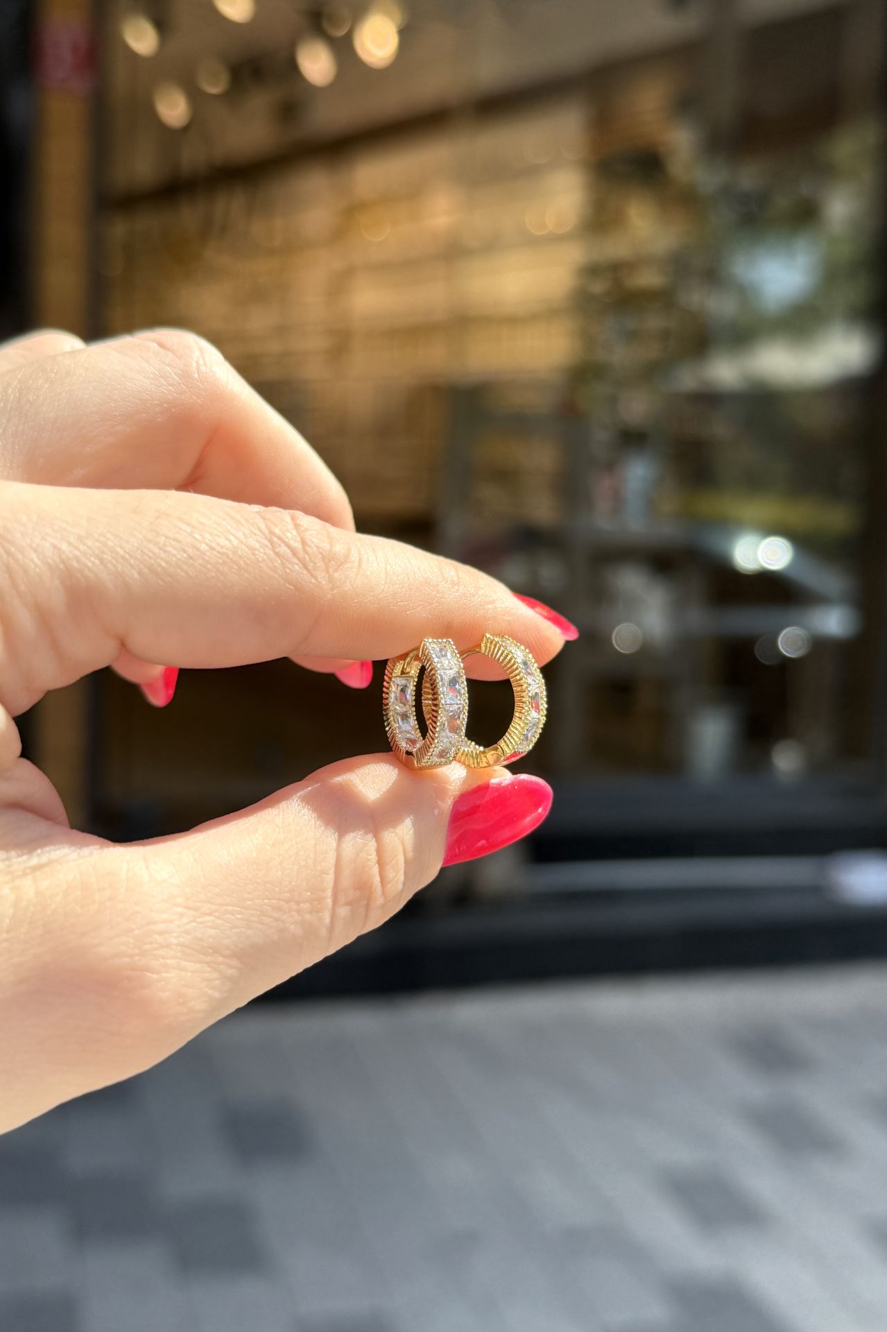 VIP İç ve Dıştan Sıra Kare Zirkon Taşlı Halka Küpe 14K