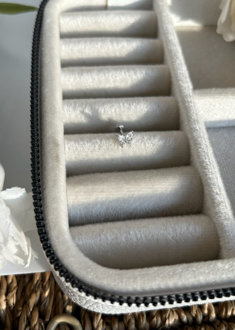 Çelik Taşlı Kelebek Tragus Piercing 8 mm Gümüş Renk