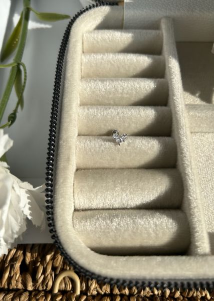 Çelik 3 Kare Taşlı Kalp Tragus Piercing 8 mm Gümüş Renk