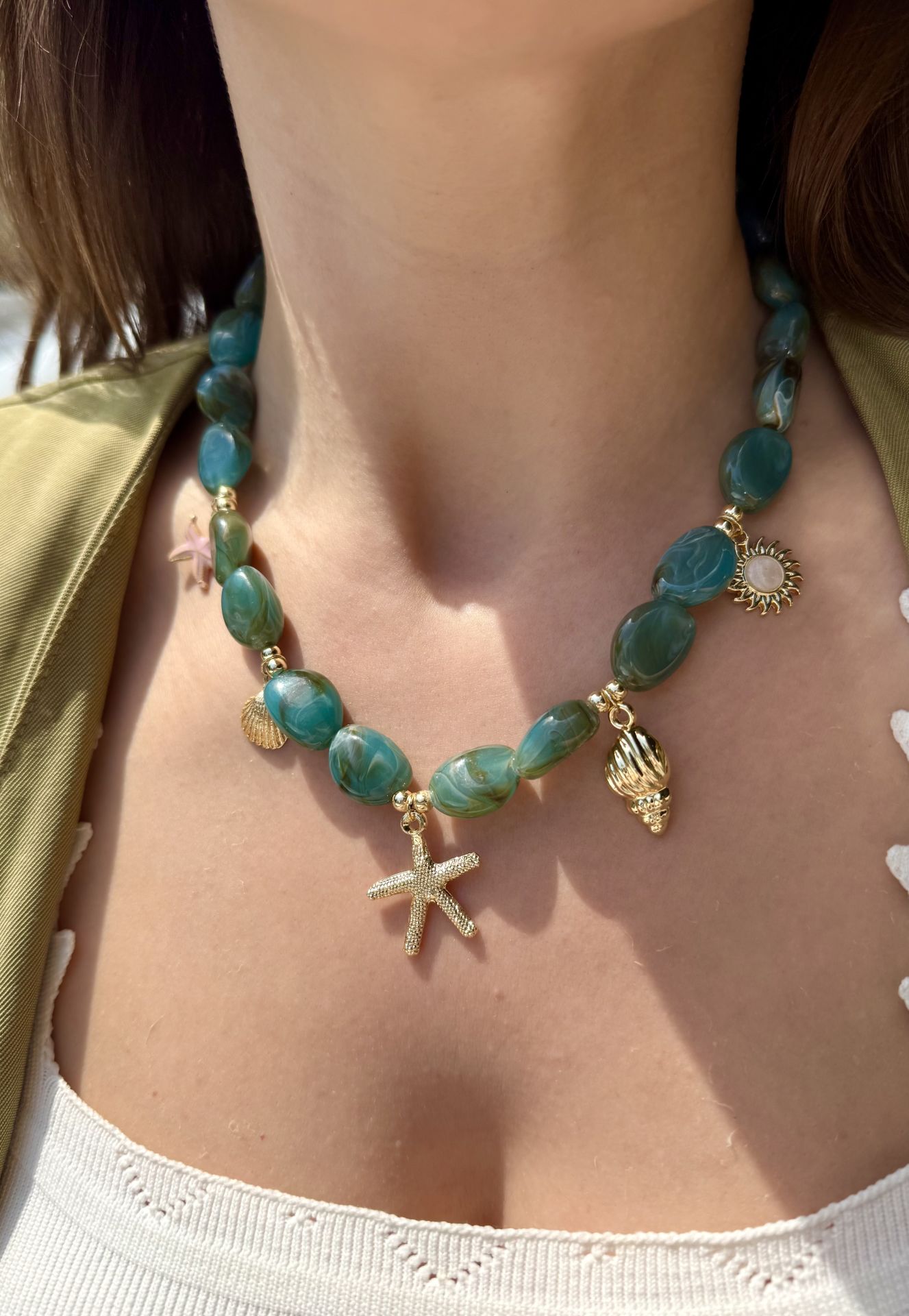 Sıra Charmlı Yeşil Akrilik Boncuk Kolye 45 cm