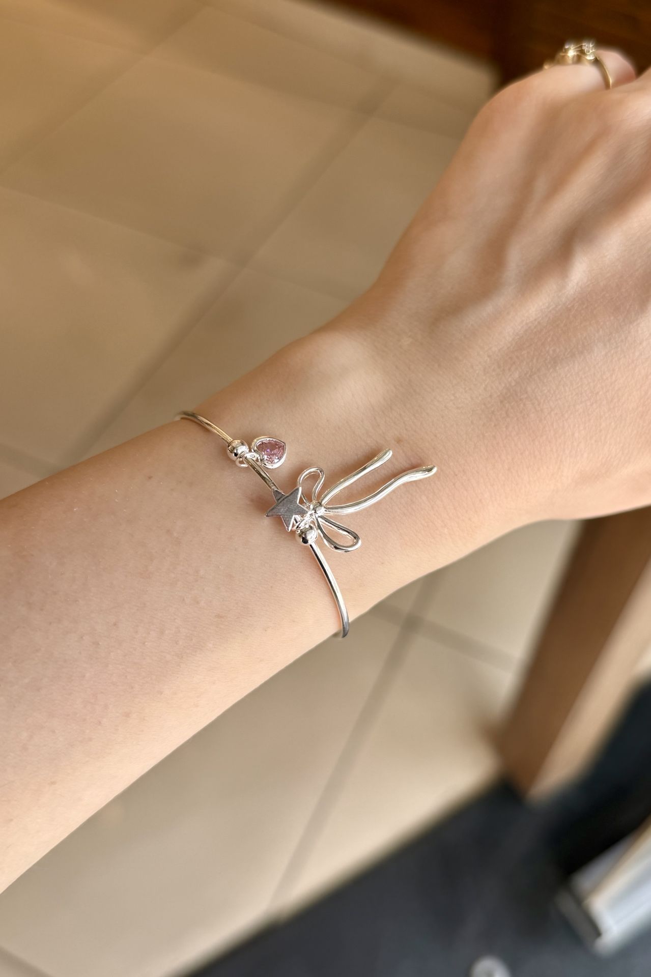 Kalp ve Fiyonk Charmlı Pinterest Model Yarım Bilezik