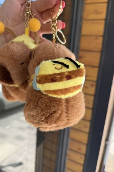 Arılı Kapibara Peluş Anahtarlık Çanta Süsü