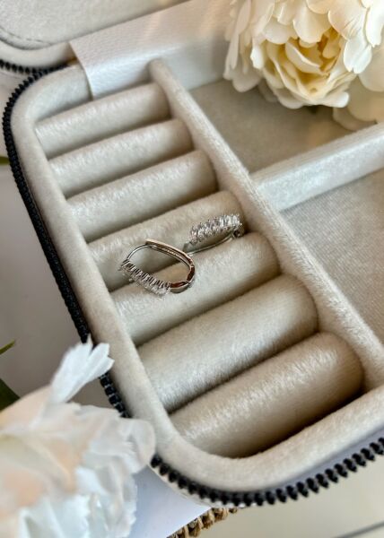 Yatay Sıra Baget Taşlı Oval Halka Küpe Gümüş Renk