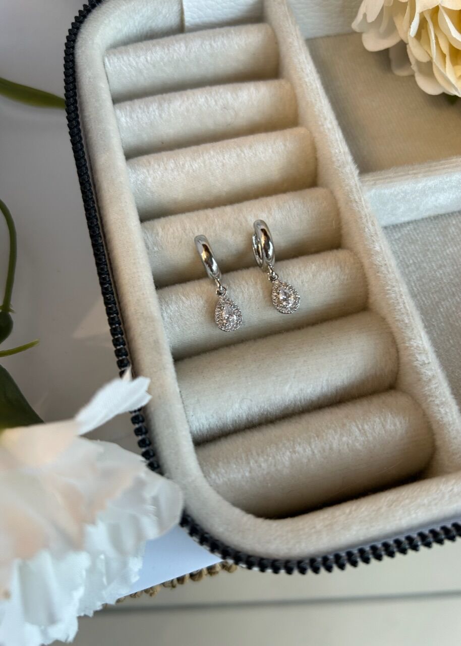 Sallantılı Damla Taş Detaylı Küçük Halka Küpe Gümüş Renk