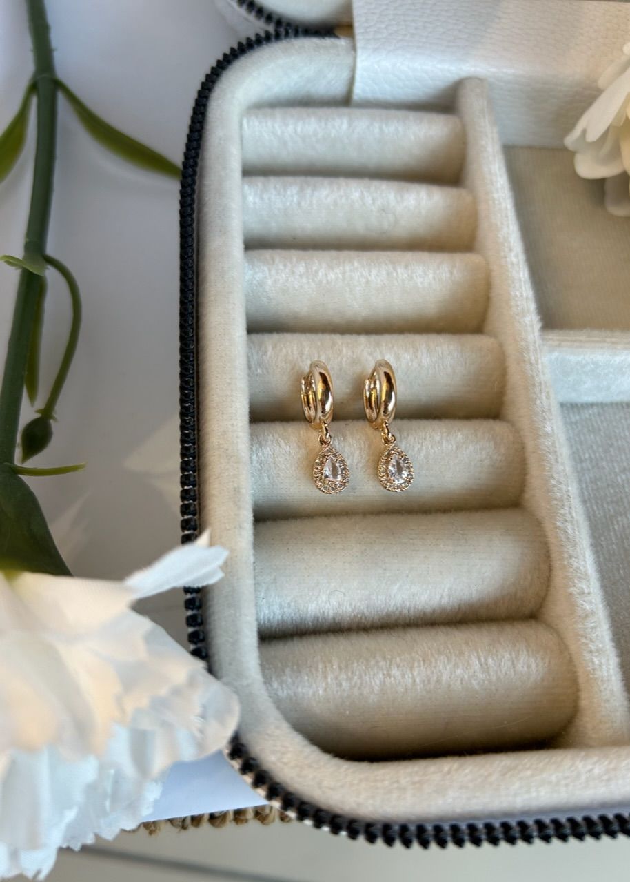 Sallantılı Damla Taş Detaylı Küçük Halka Küpe