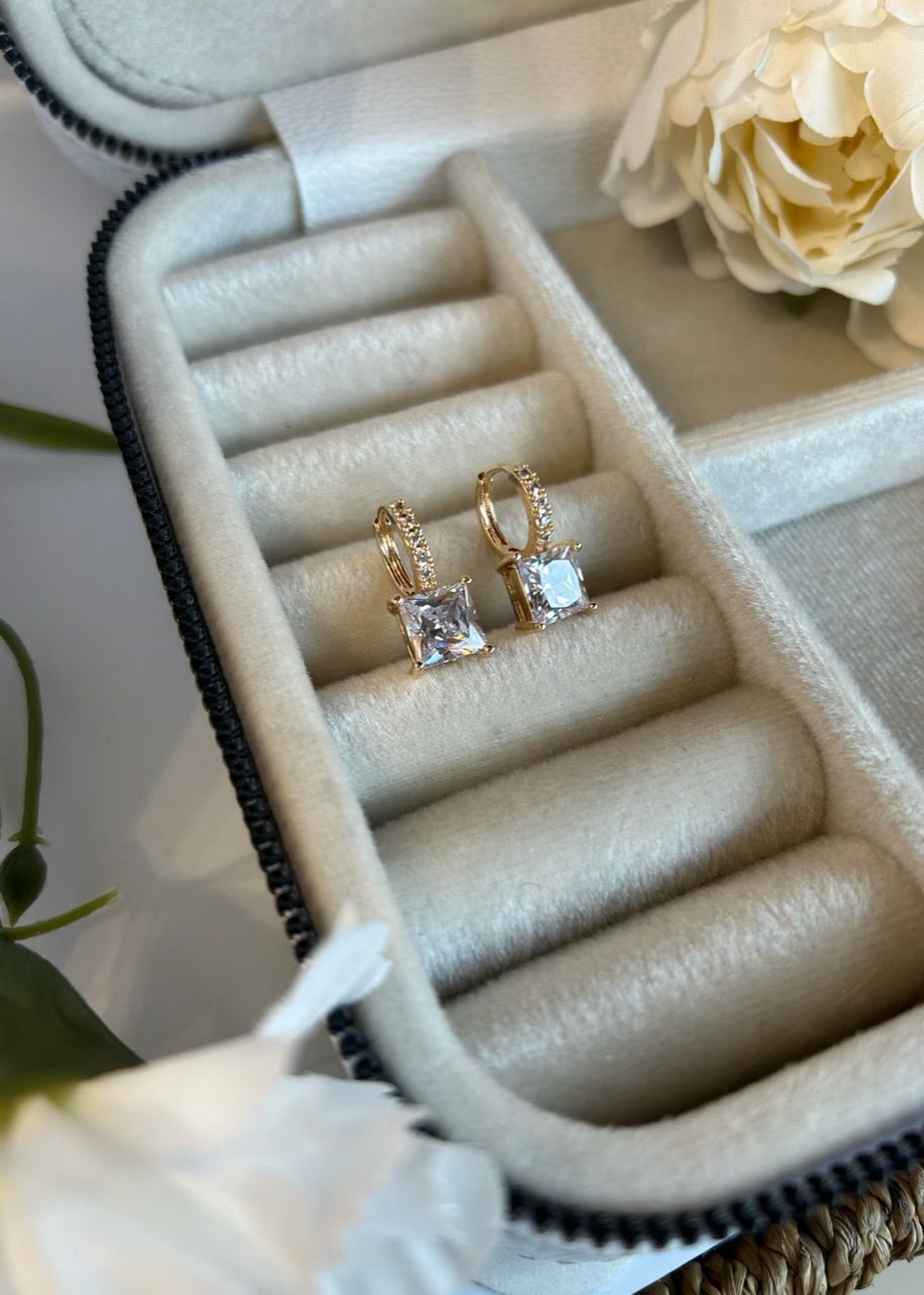 Kare Zirkon Taşlı Halka Küpe Beyaz