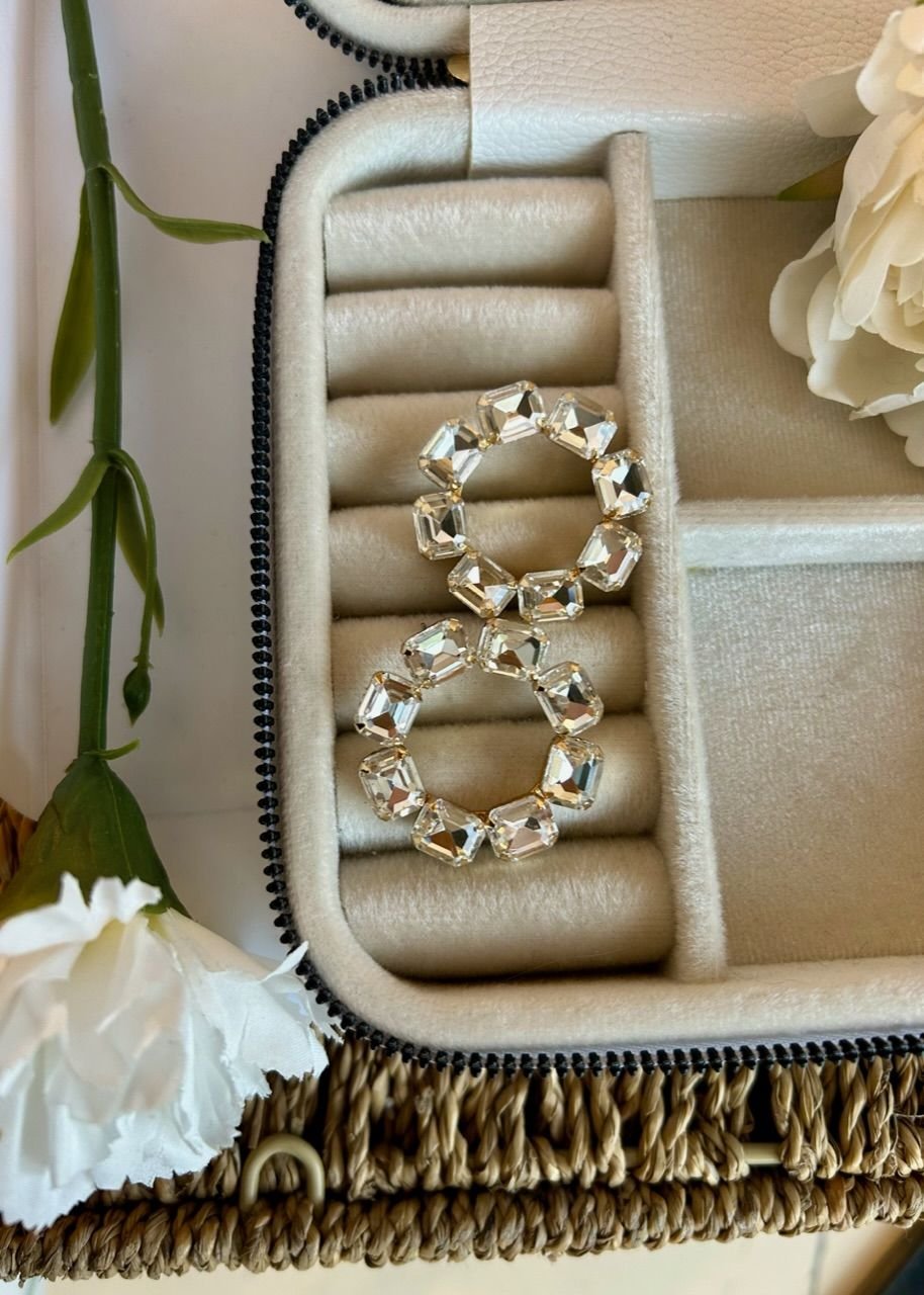 8 Taşlı Daire Küpe Beyaz