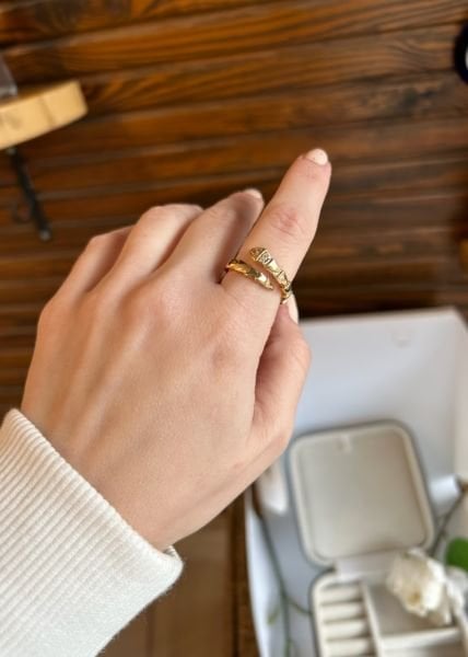 Taş Detay Tırtıklı Ayarlanabilir Yılan Yüzük