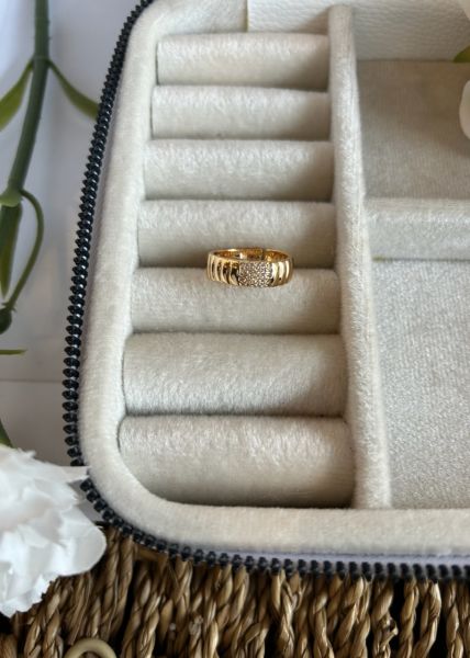 Ortası Gömme Taşlı Yatay Basamak Model Ayarlanabilir Yüzük