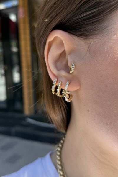 VIP Ortası Yıldız Sıra Taşlı Yarım Halka Küpe 14K