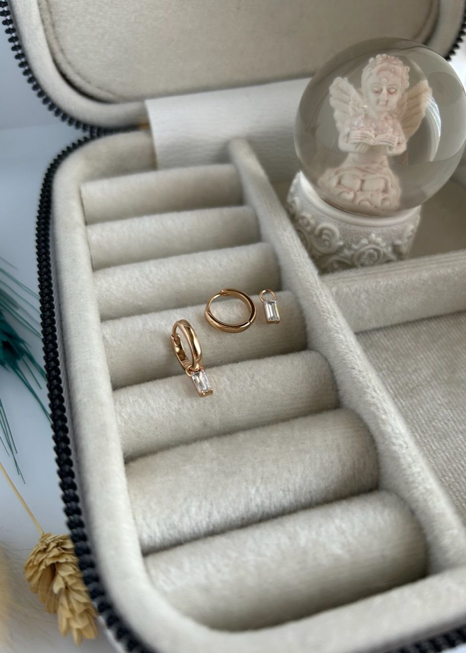 VIP Seri Sallantılı Dikdörtgen Taşlı Küçük Halka Küpe