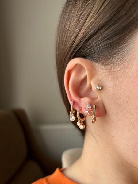 VIP Seri Sıra Taşlı 2 Sallantılı Shakira Küpe