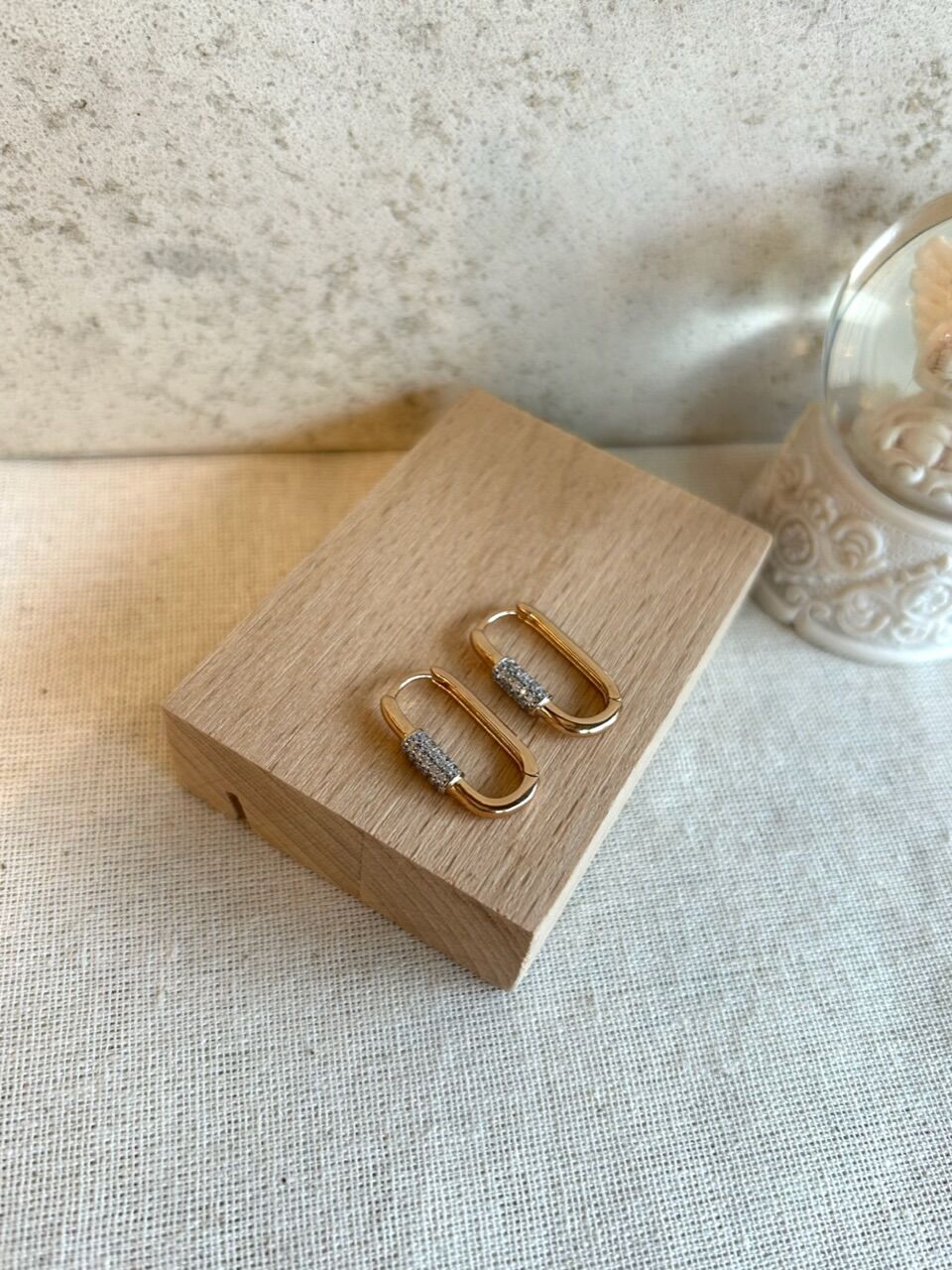 VIP Seri Taşlı Kemer Detaylı Oval Küpe