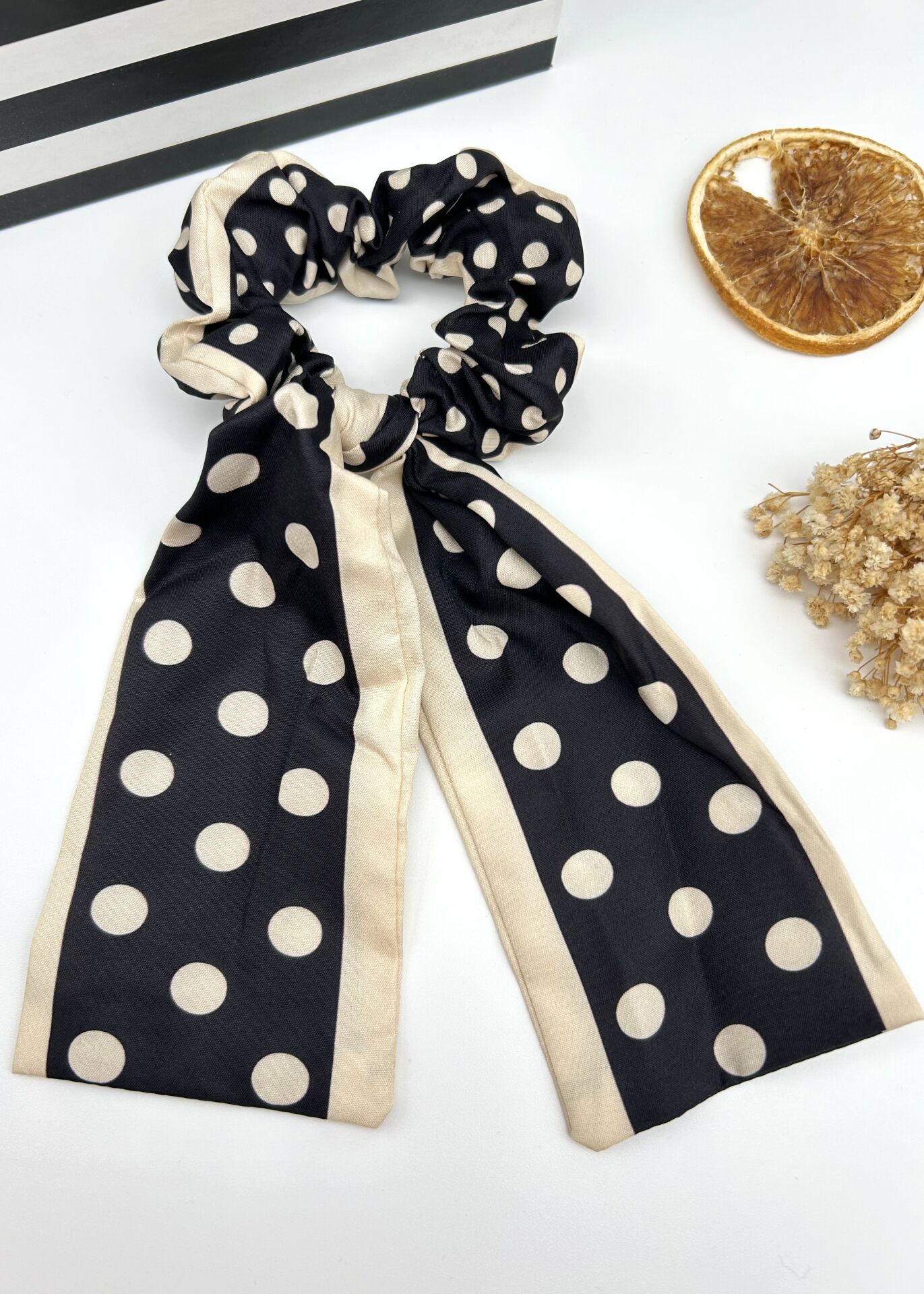 Puan Detay Şeritli Kuyruklu Simit Toka Siyah