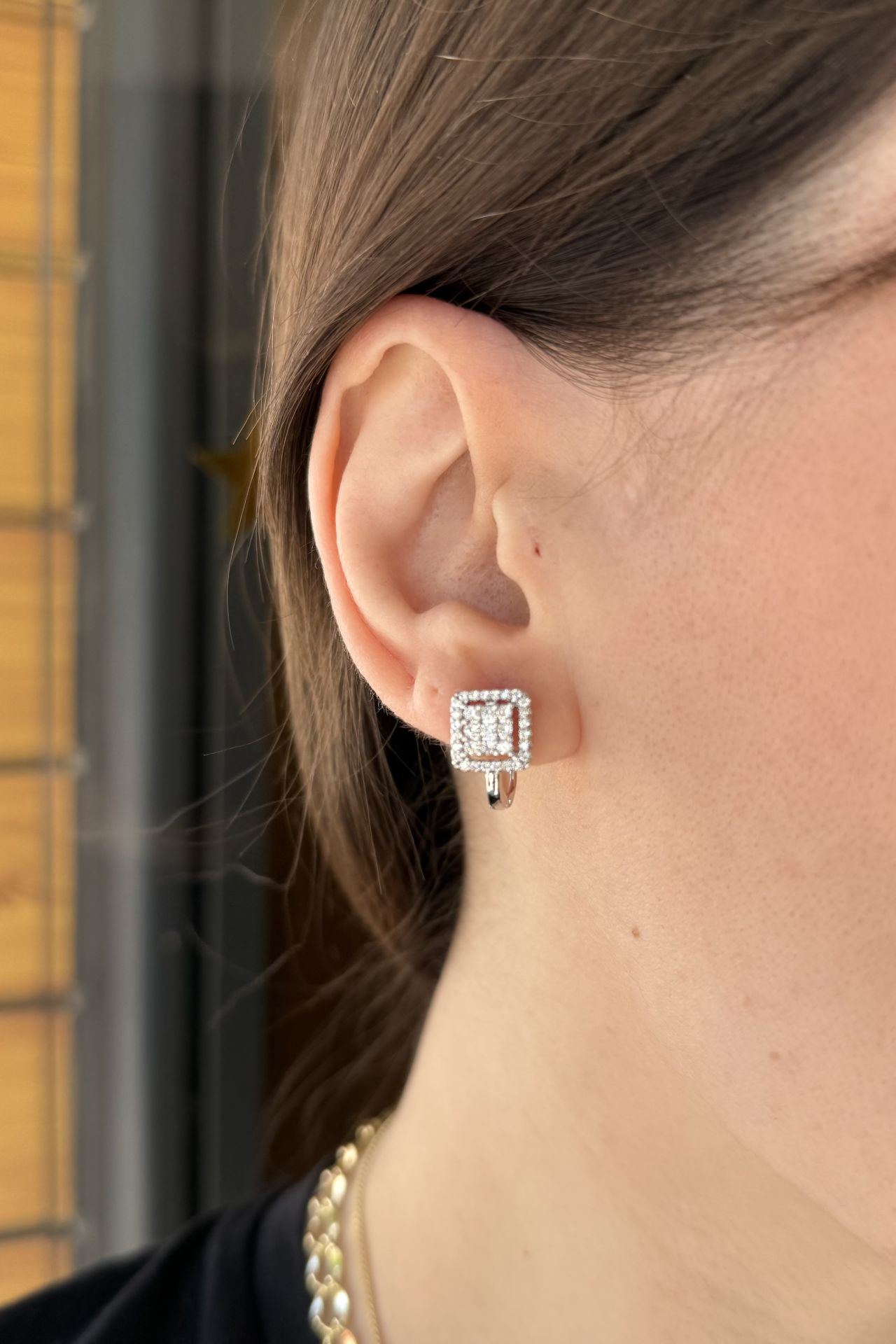 VIP Gömme Taş İşlemeli Kare Model Halka Küpe Gümüş Renk