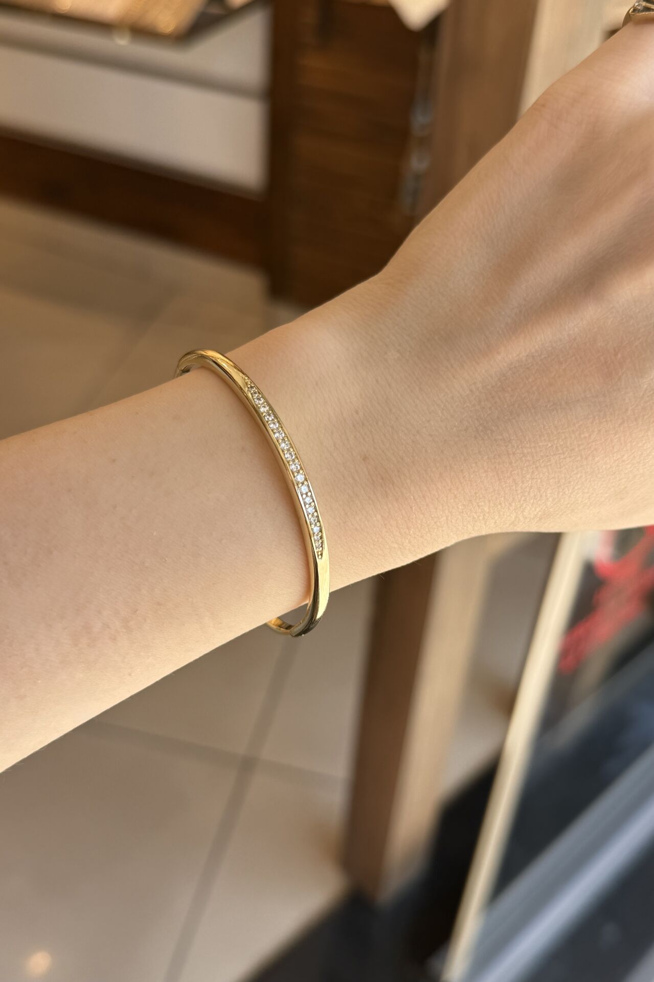 VIP Üzeri Sıra Zirkon Taşlı Kelepçe Bileklik 57 mm 14K
