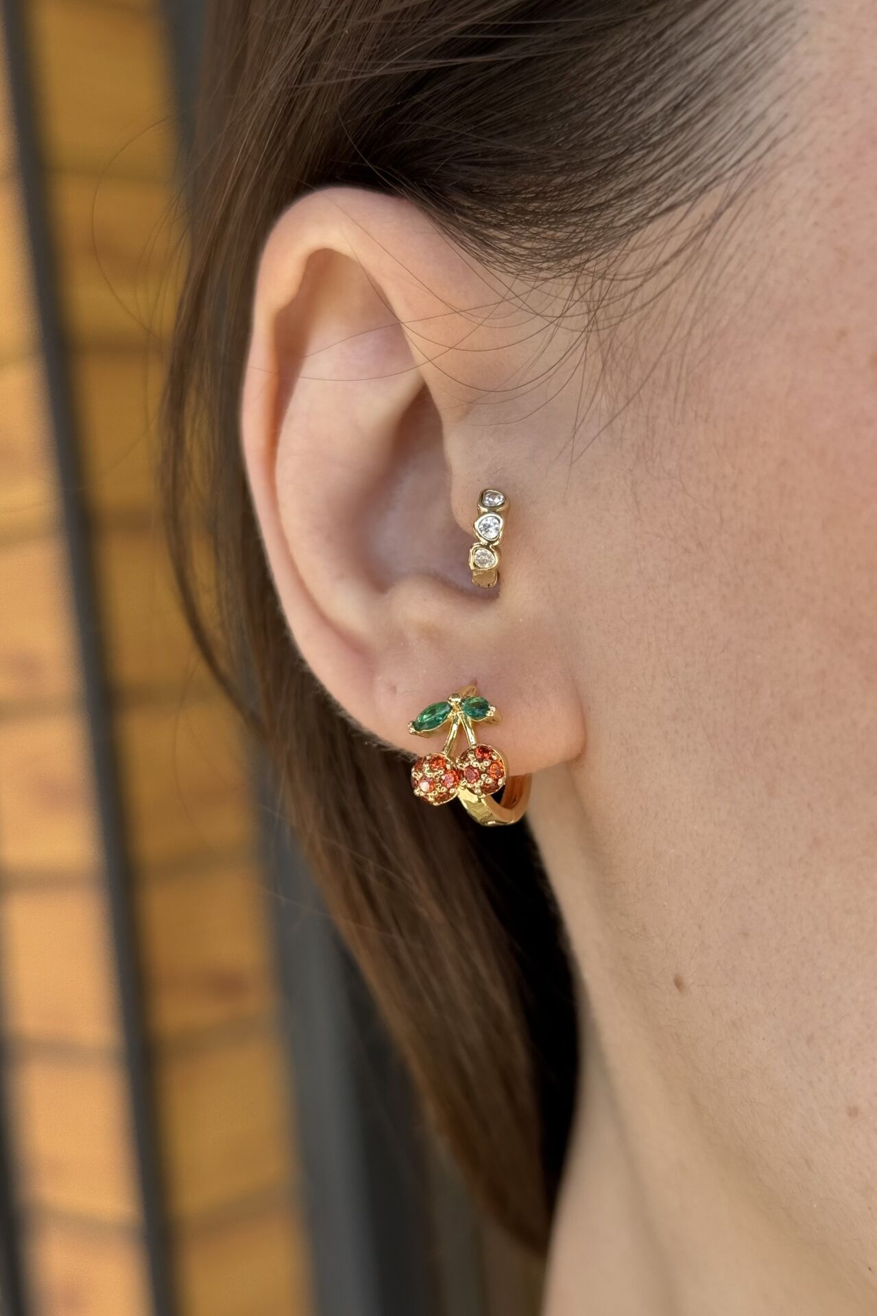 VIP Gömme Taşlı Kiraz Model Küçük Halka Küpe 14K