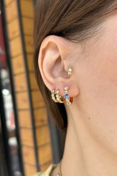 VIP Sıra Gömme Taşlı Zigzag Model Halka Küpe 14K