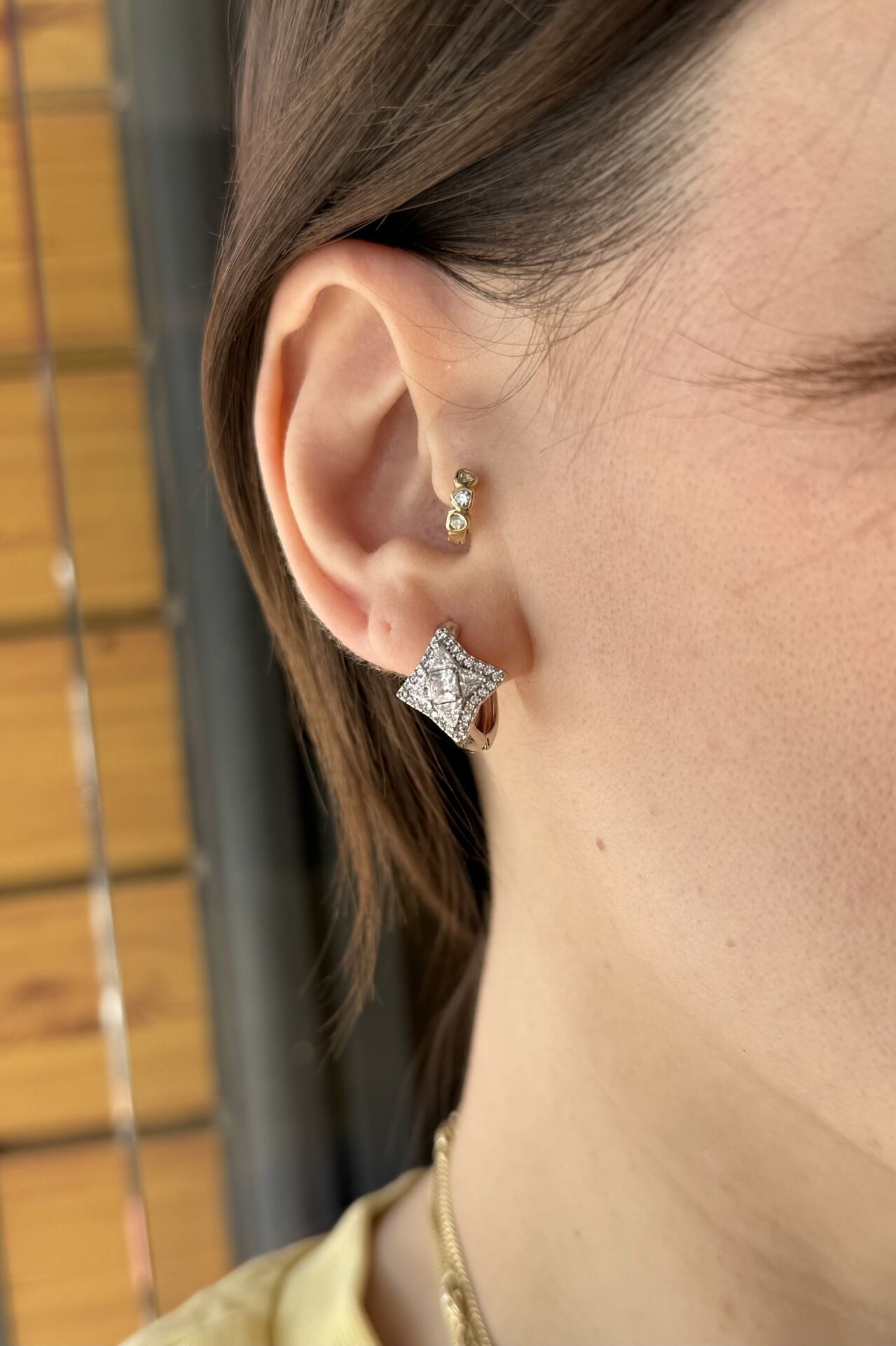 VIP Taş İşlemeli Yıldız Model Halka Küpe Gümüş Renk