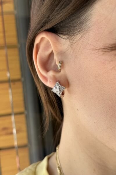 VIP Taş İşlemeli Yıldız Model Halka Küpe Gümüş Renk