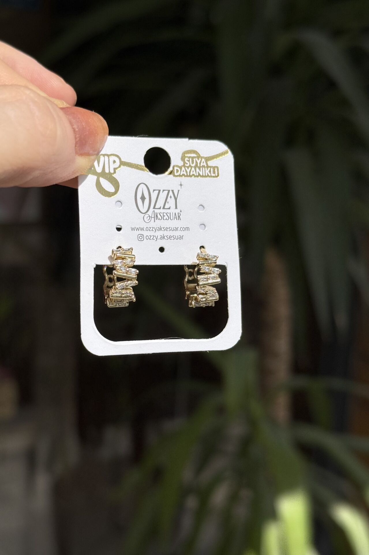 VIP Asimetrik Sıra Şerit Taşlı Halka Küpe 14K