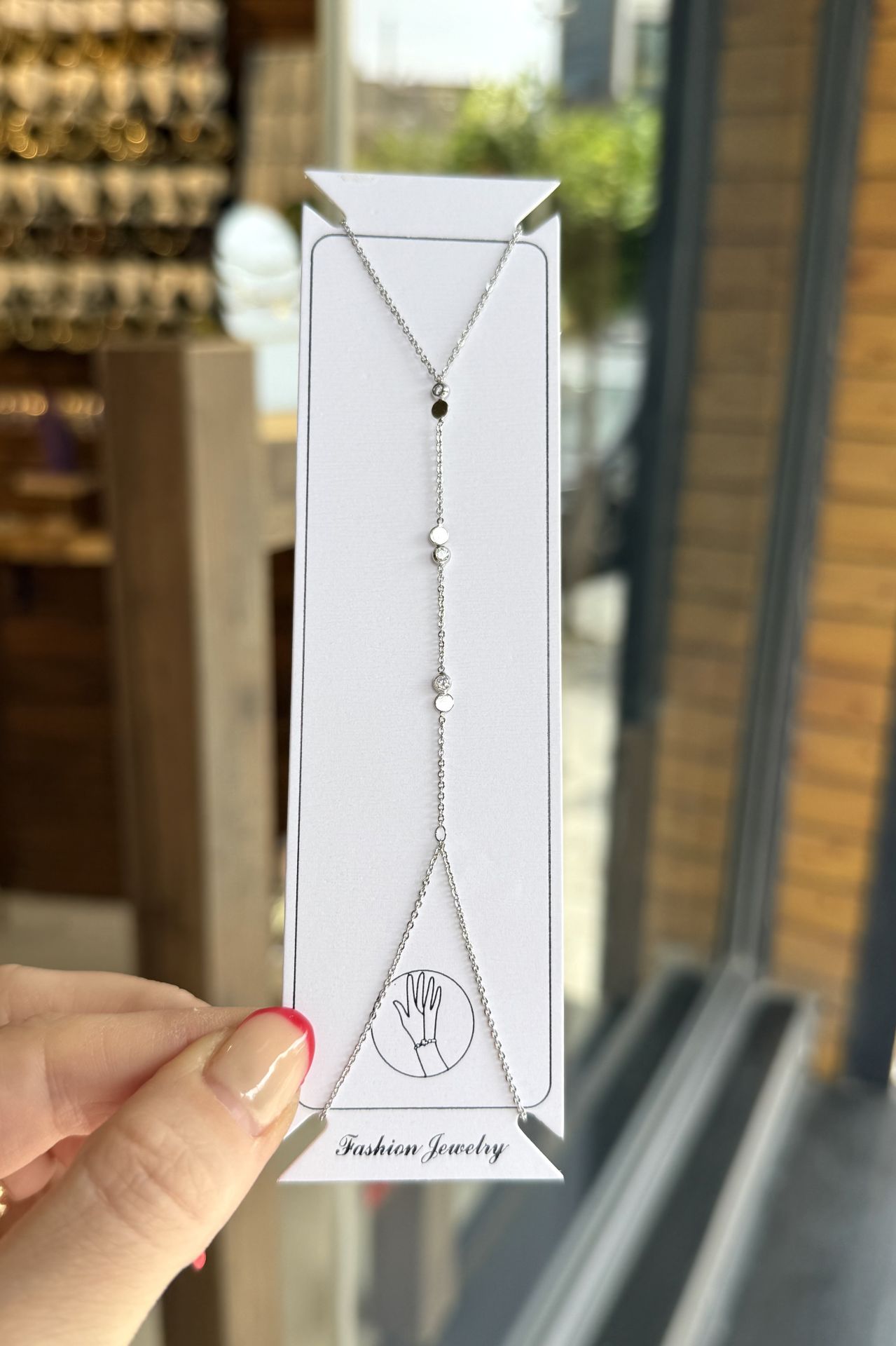 Yuvarlak Taş ve Pul Detaylı Şahmeran Gümüş Renk