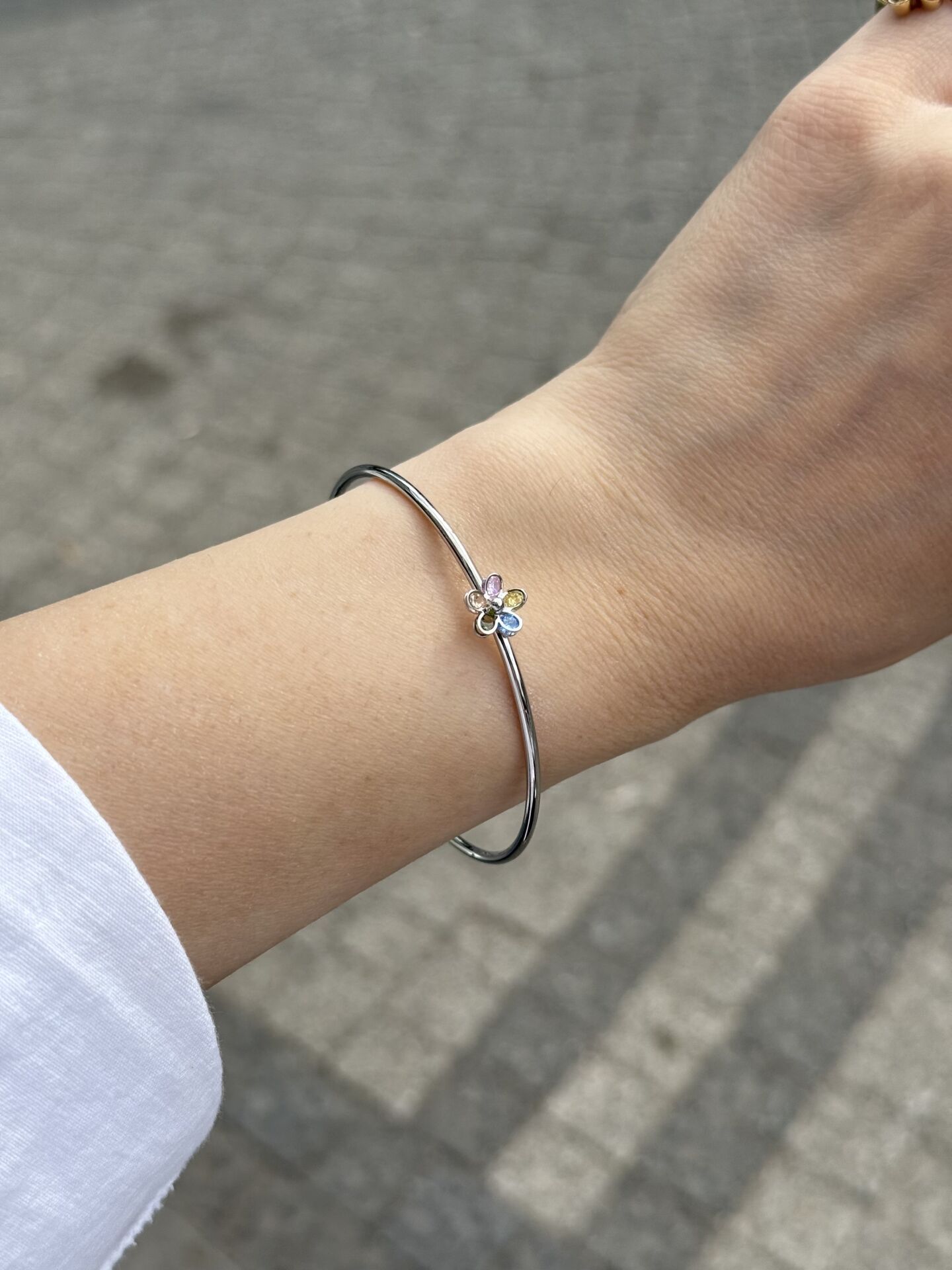 Renkli Zirkon Taşlı Çiçek Model Klipsli Kelepçe Bileklik Gümüş Renk