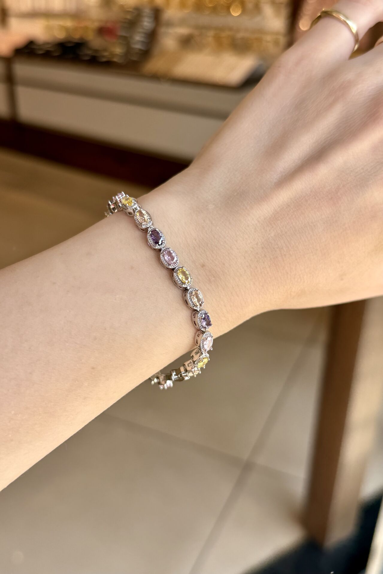 Soft Renk Oval Sıra Zirkon Taşlı Bileklik Gümüş Renk