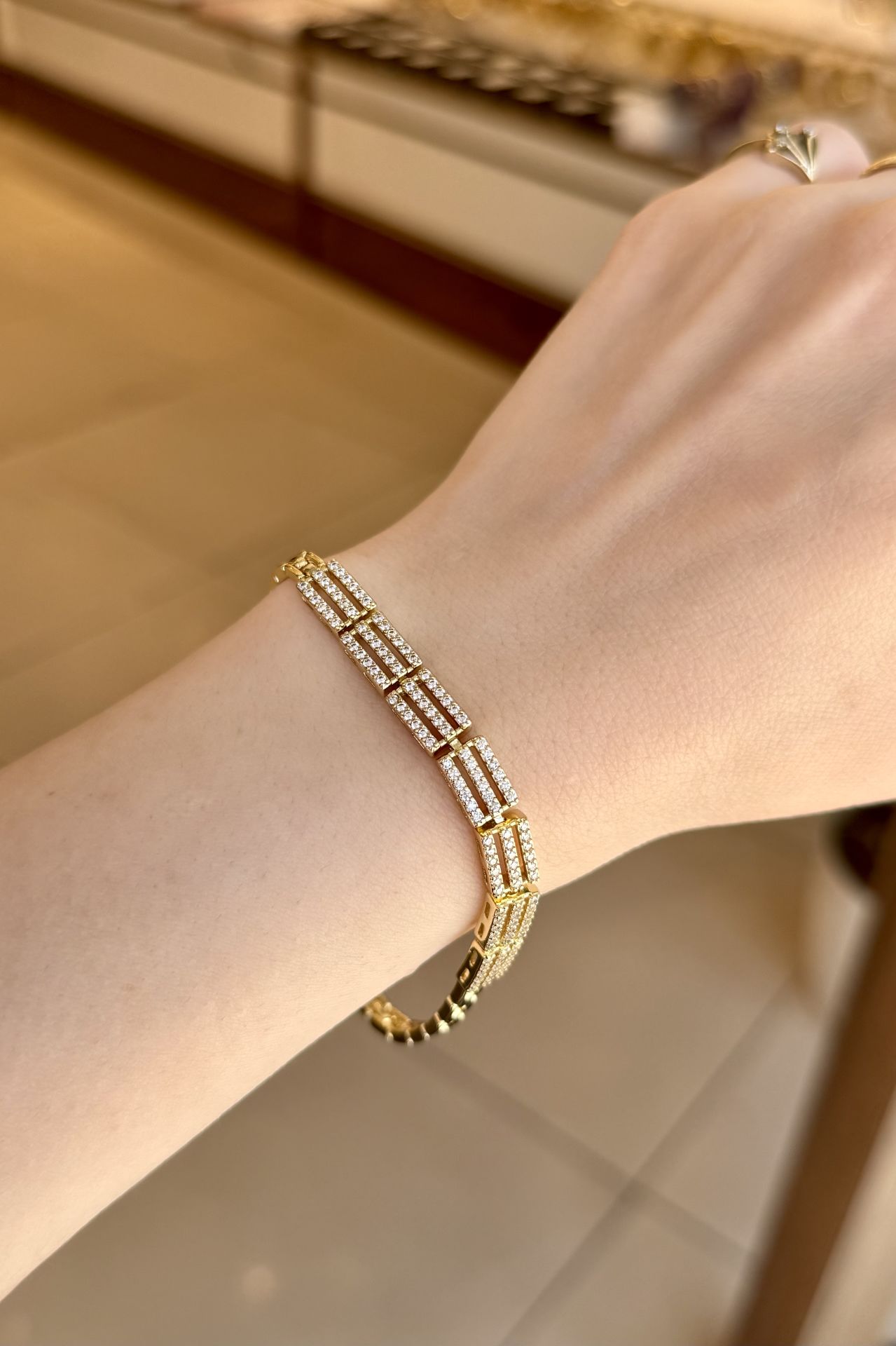 VIP 3 Sıra Taş İşlemeli Yassı Bileklik 17 + 3 cm