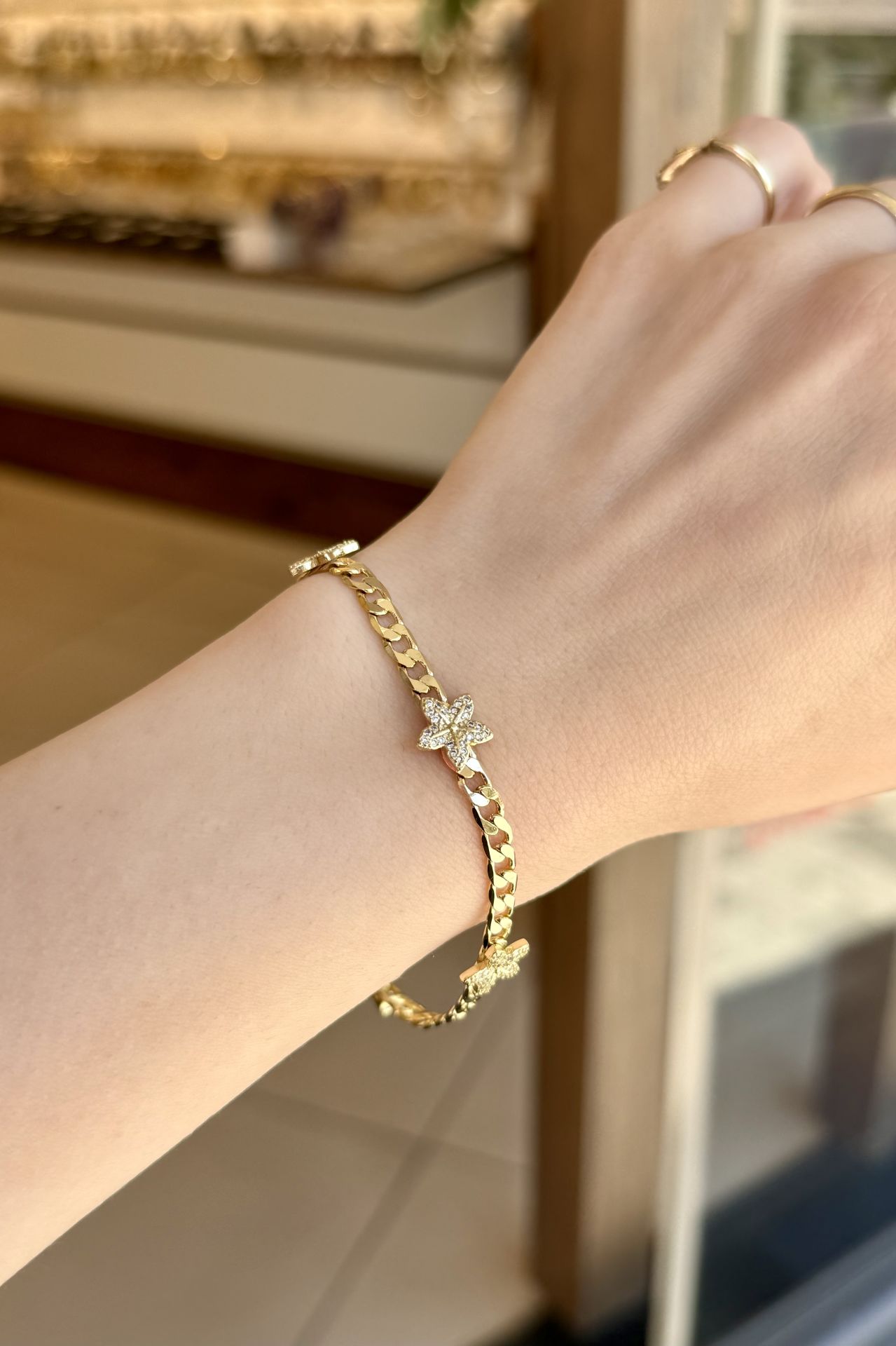 VIP Gömme Taşlı 4 Çiçekli Yassı Zincir Bileklik 18 cm 14K