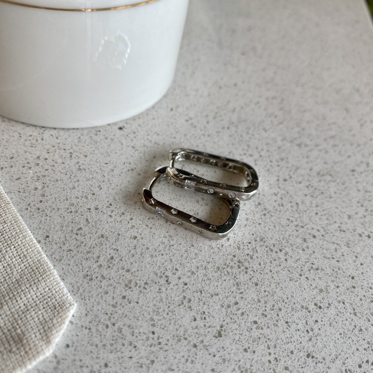 Zirkon Taşlı Yıldız Detaylı Dikdörtgen Küpe Gümüş Renk