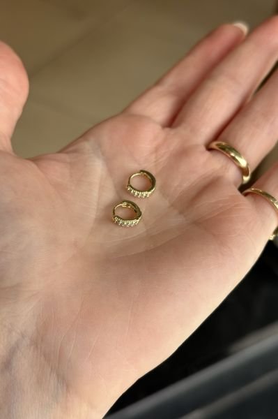 VIP Önü Sıra Taşlı Minik Halka Küpe 14K