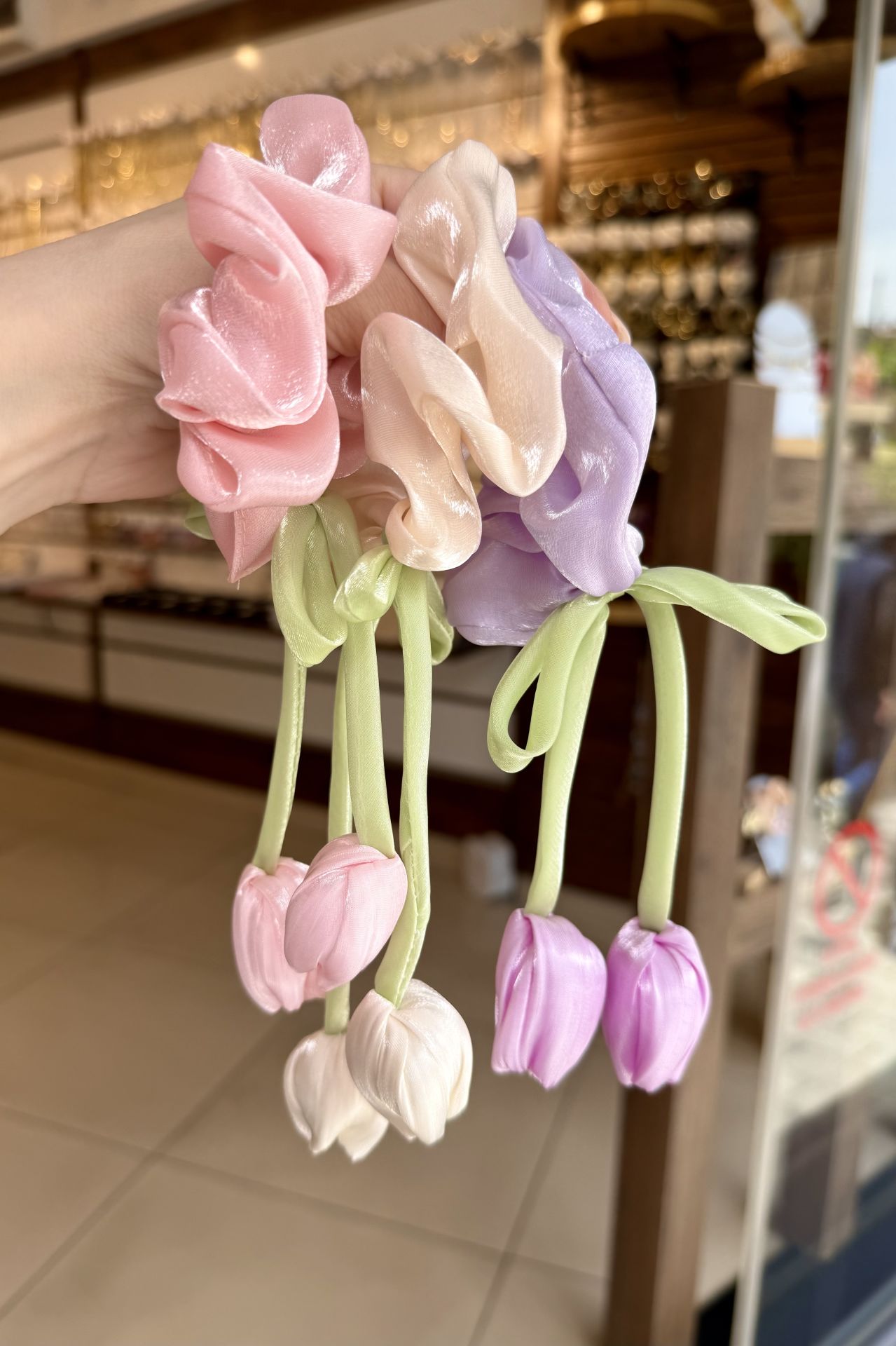 Lale Sallantılı Lastik Toka