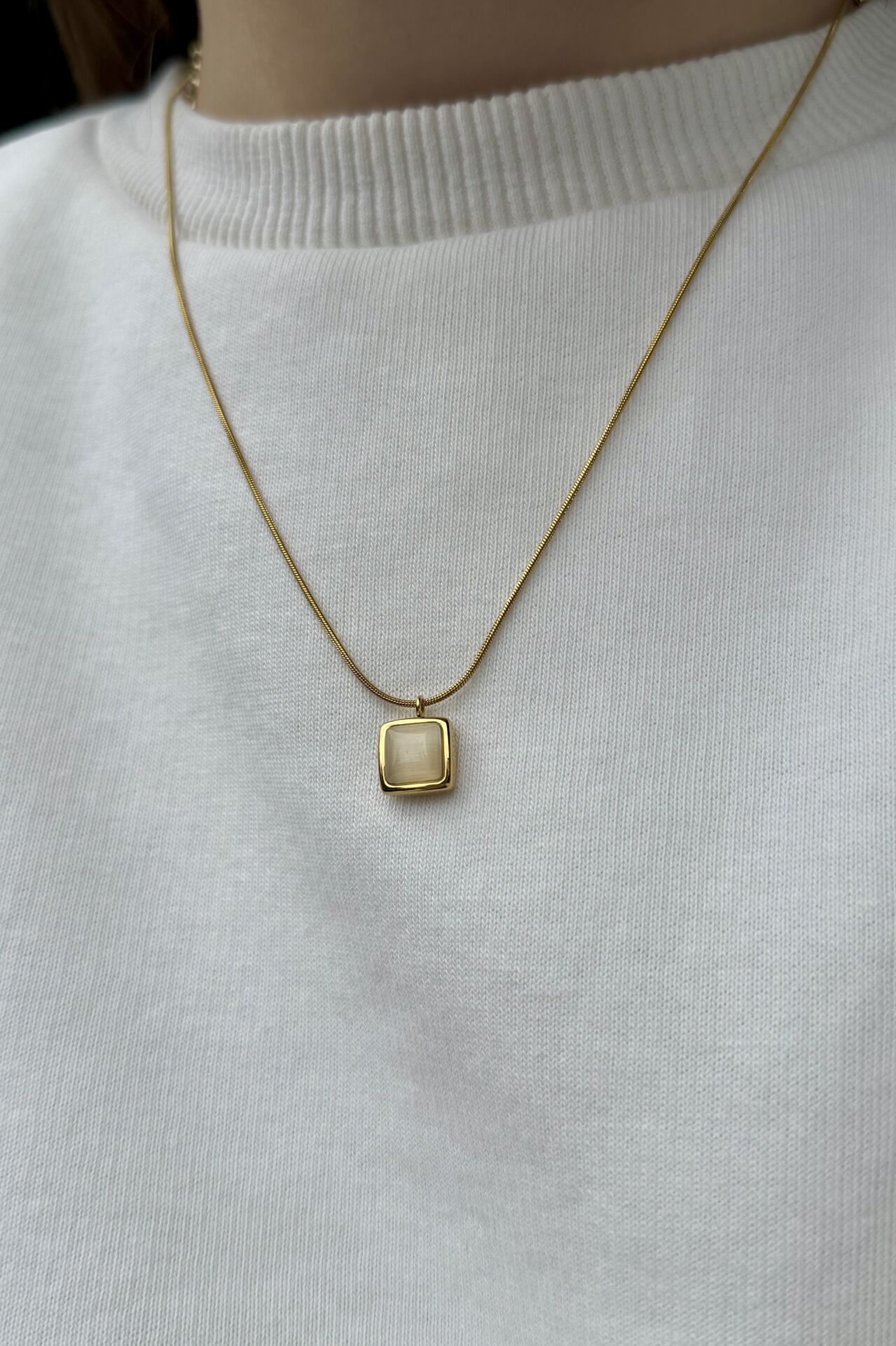 Sedefli Kare Taşlı Çelik Kolye 45 cm