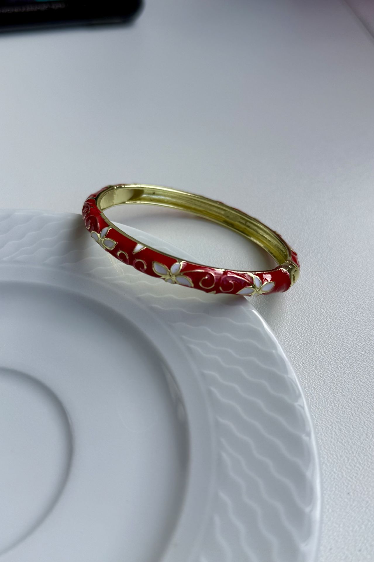 Mineli Vintage Yaylı Kelepçe Bileklik Kırmızı