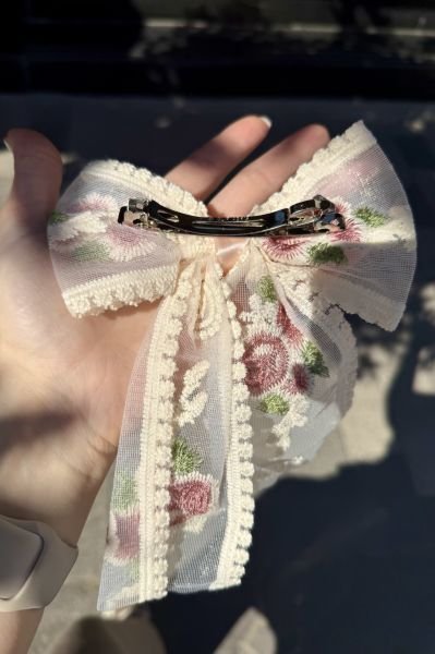 Çiçek İşlemeli Dantel Fiyonk Otomatik Toka