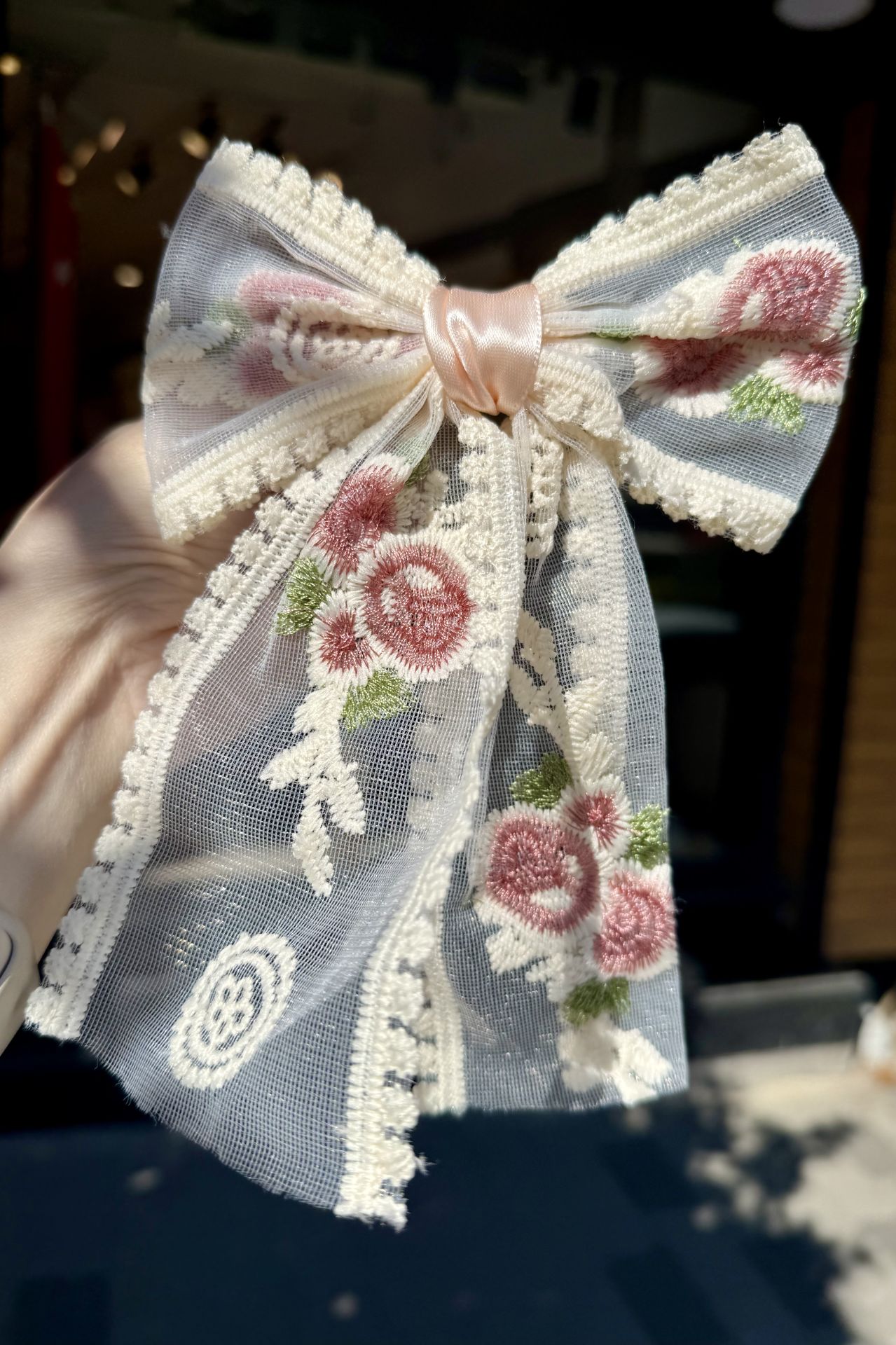 Çiçek İşlemeli Dantel Fiyonk Otomatik Toka