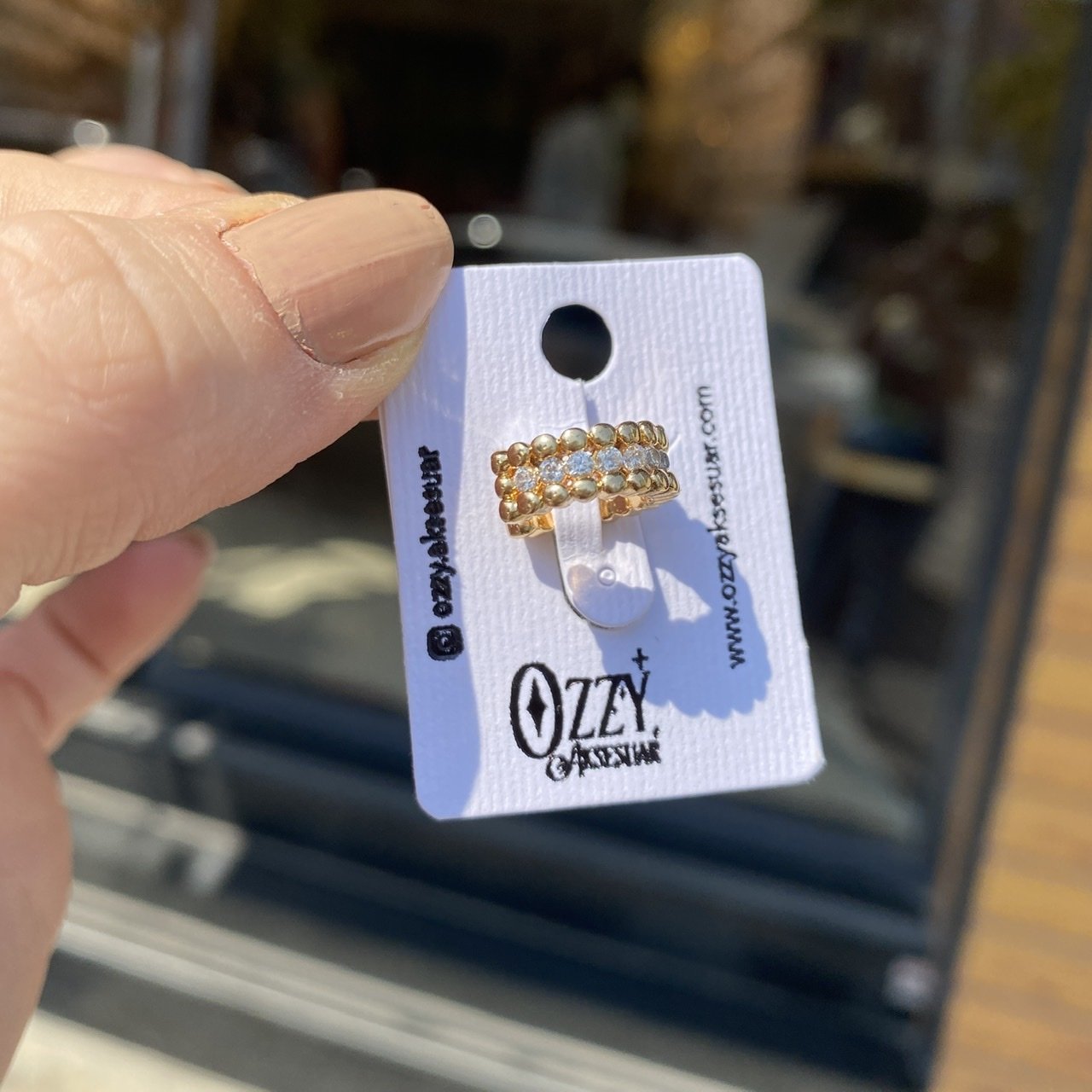 Önü Taşlı Top Desenli Earcuff