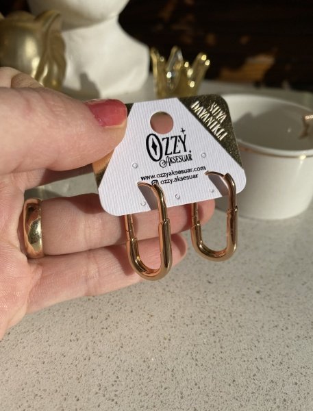 VIP Seri Basamak Detaylı Büyük Oval Küpe