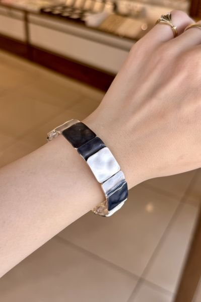 Kare Plakalı Lastikli Bileklik Siyah