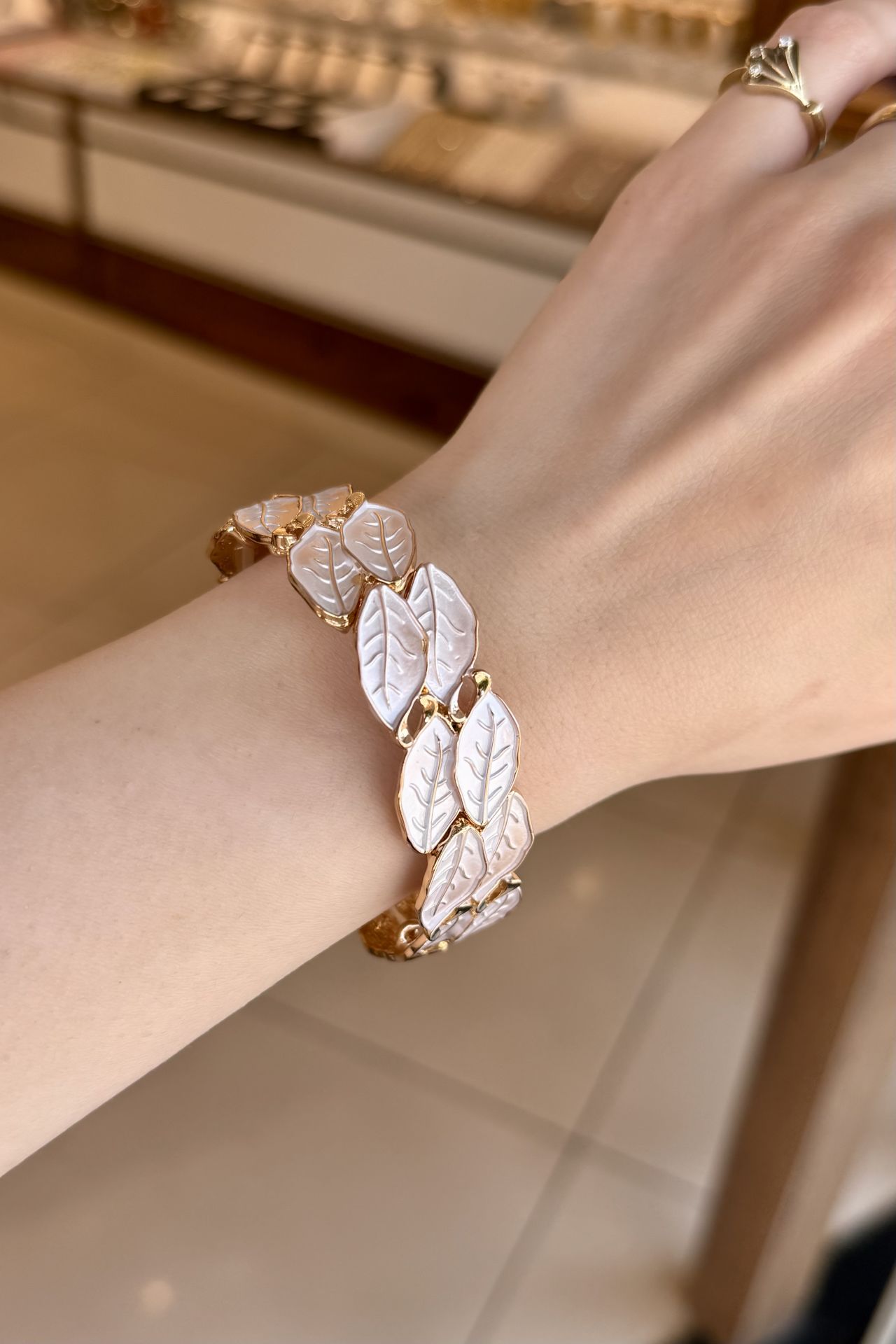 Yaprak Model Lastikli Bileklik