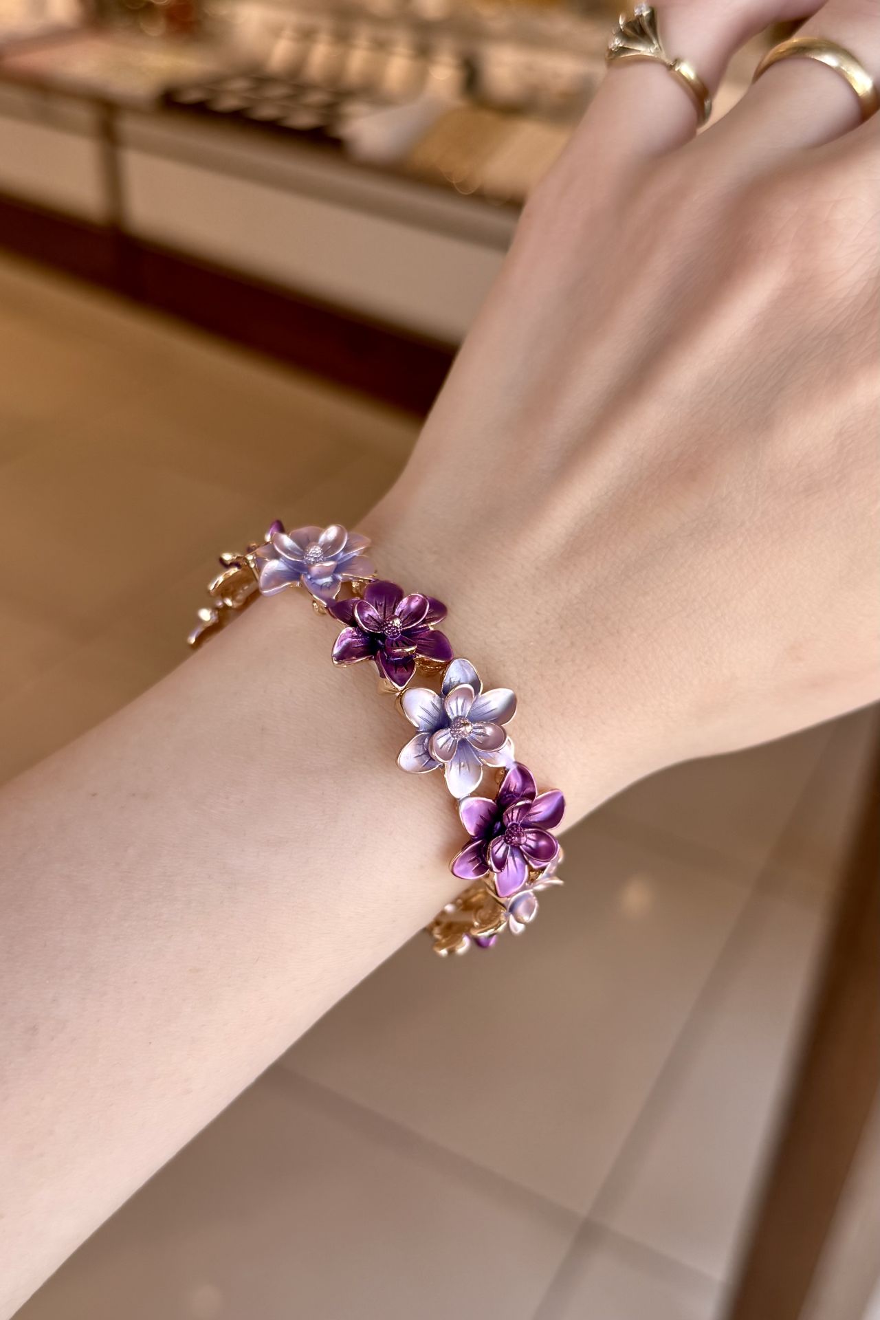 Mor Çiçekli Lastikli Bileklik